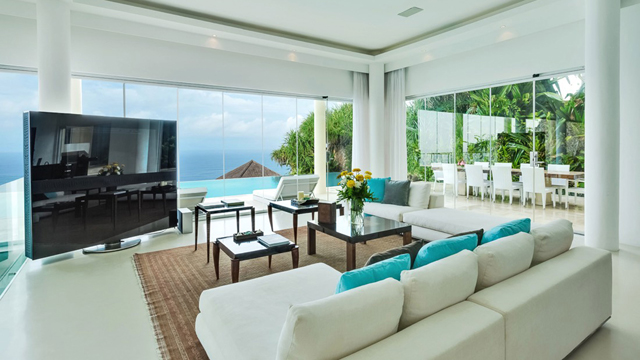 Grand Cliff Front Residence - TV screen
